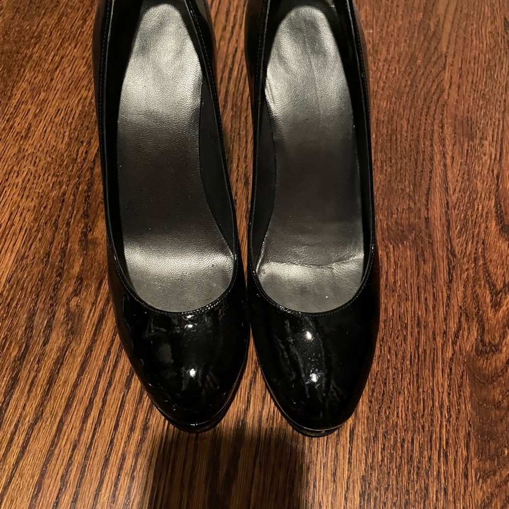 Black patent Stuart weitzman platform pumps